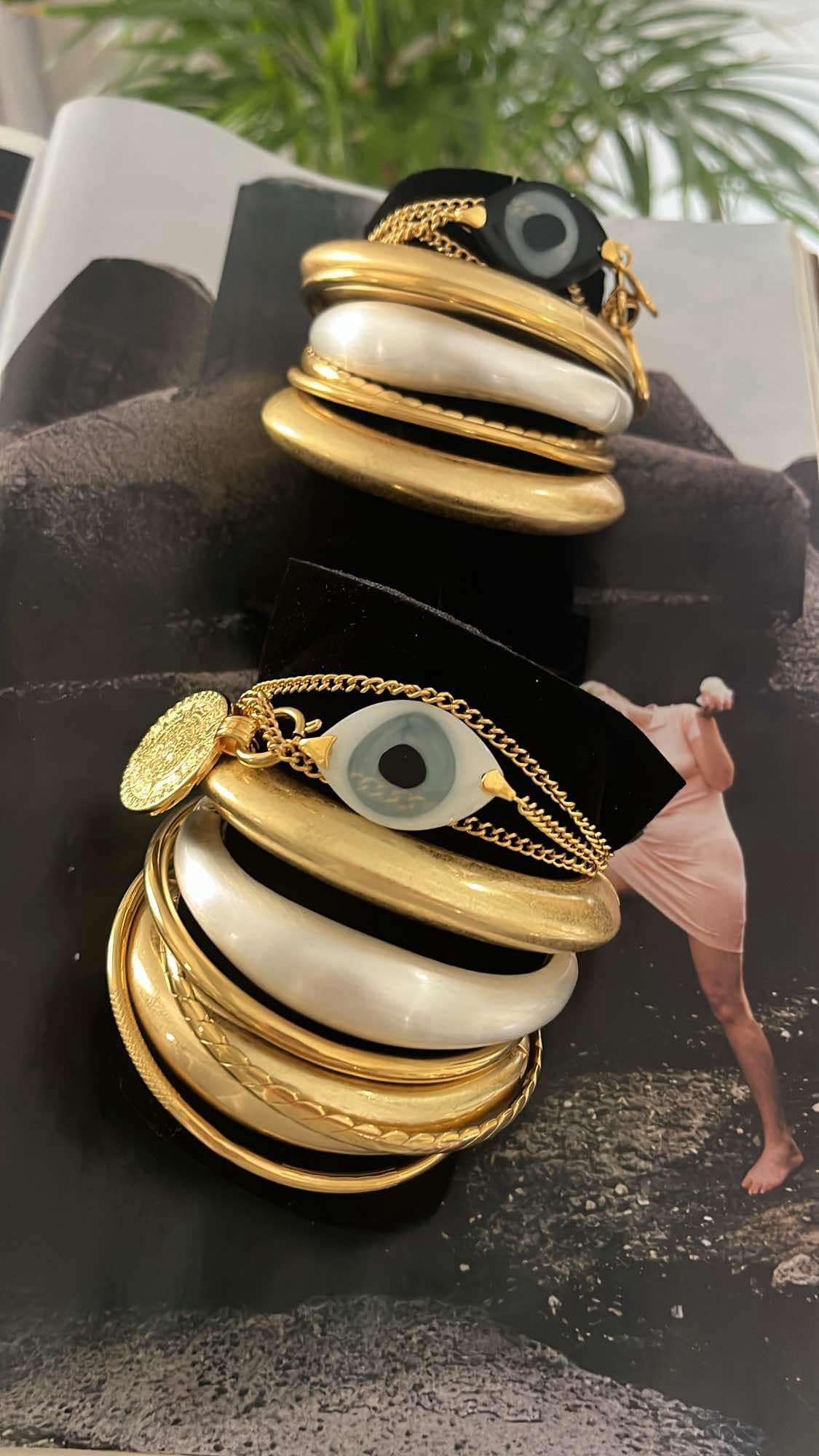 Eye gold bracelet 