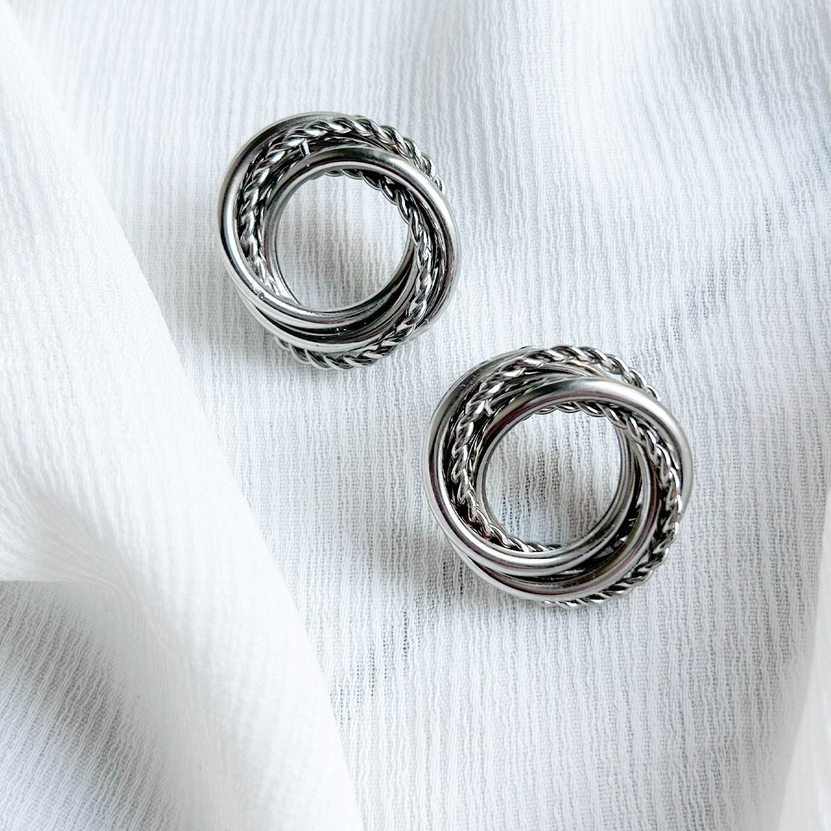 CIRCLE STUD EARRINGS