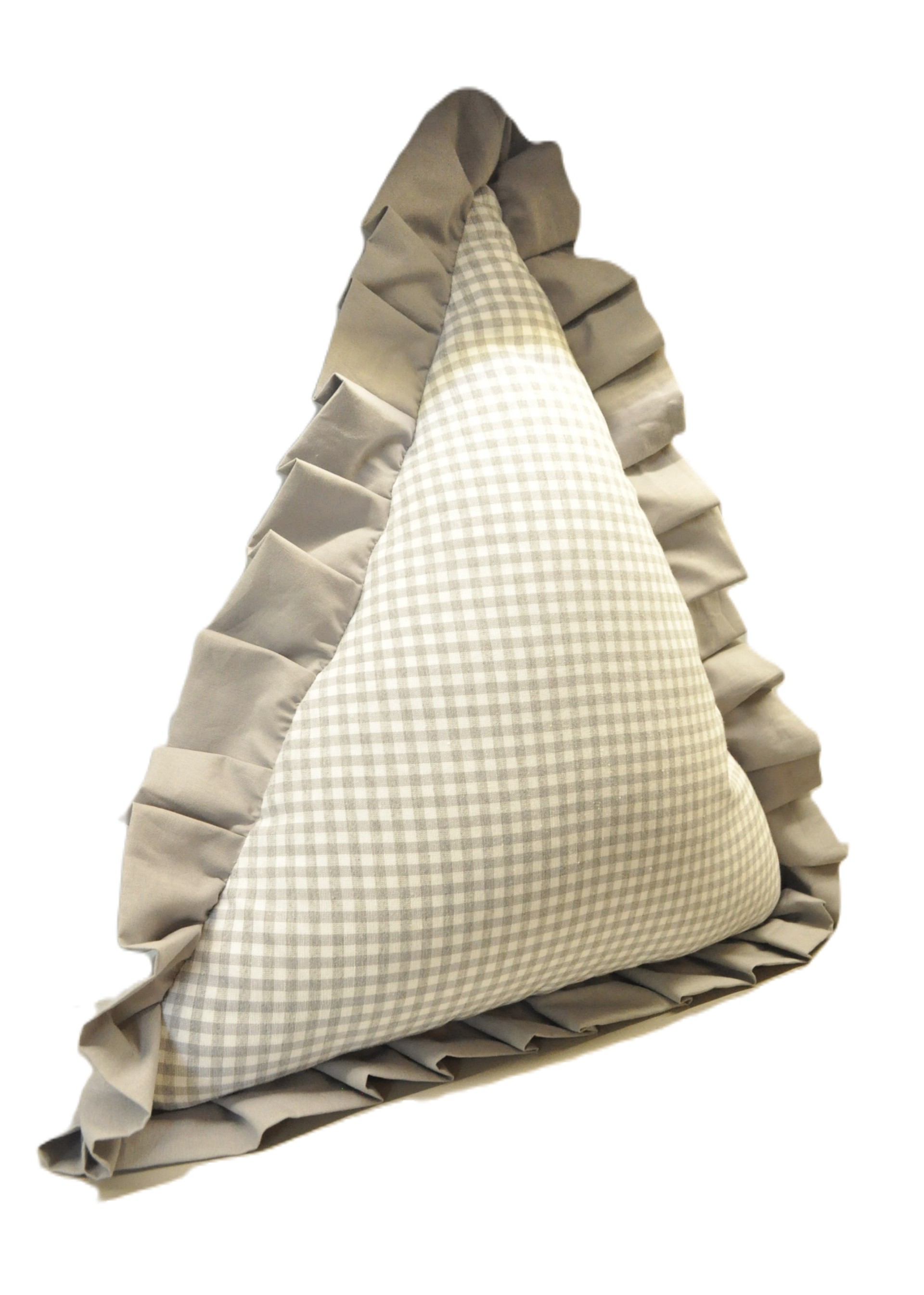 Country pillow grey triangle 01