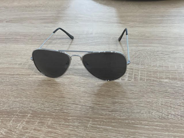 SUNGLASSES 01