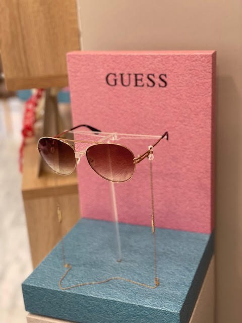 GUESS 7753/32X/64