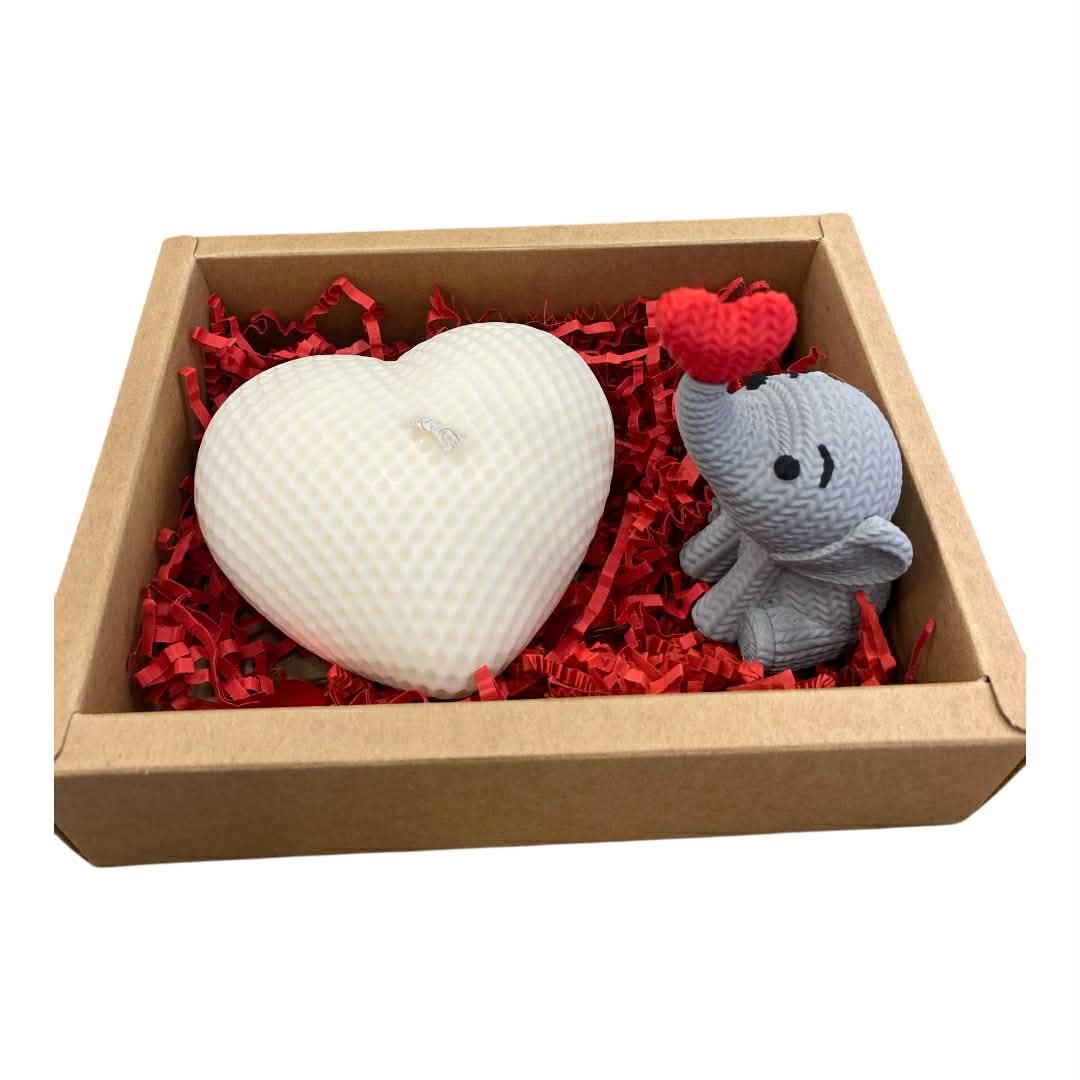 Giftbox με χειροποίητο κερί σε σχήμα καρδιάς και γκρι διακοσμητικό ελεφαντάκι 