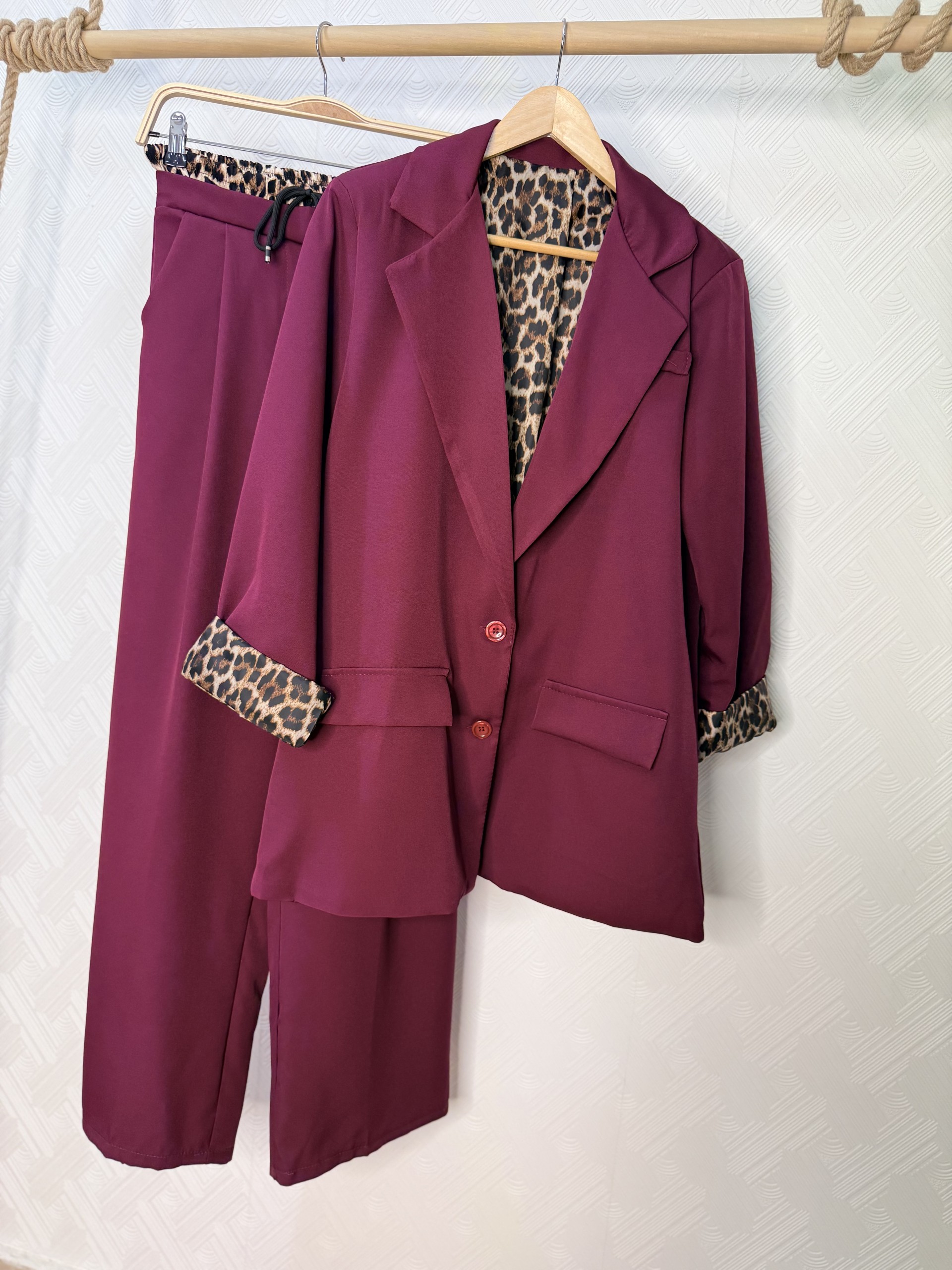 LEO COSTUME
