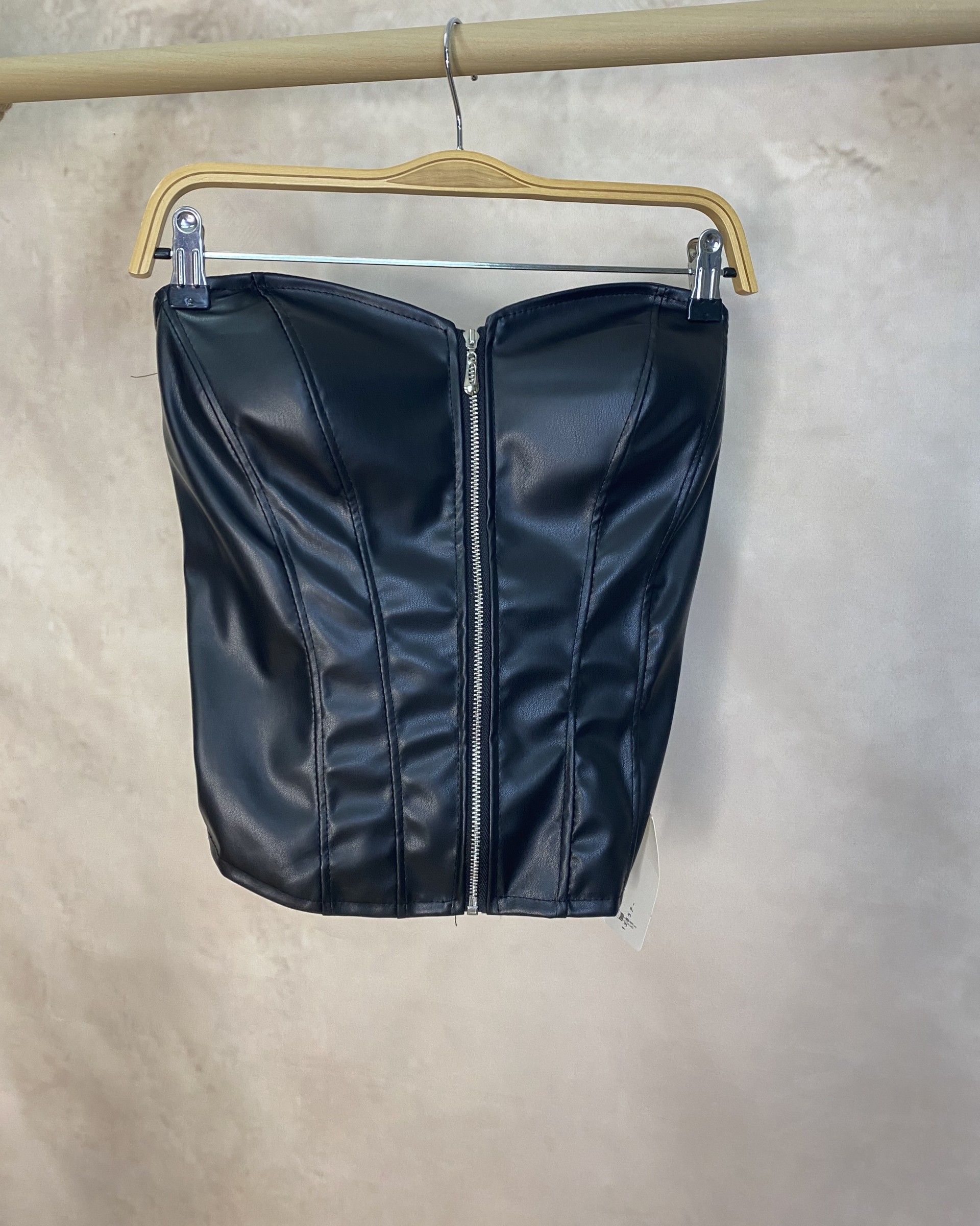 ΔΕΡΜΑΤΙΝΗ ΚΟΡΣΕΣ ΜΕ ΦΕΡΜΟΥΑΡ