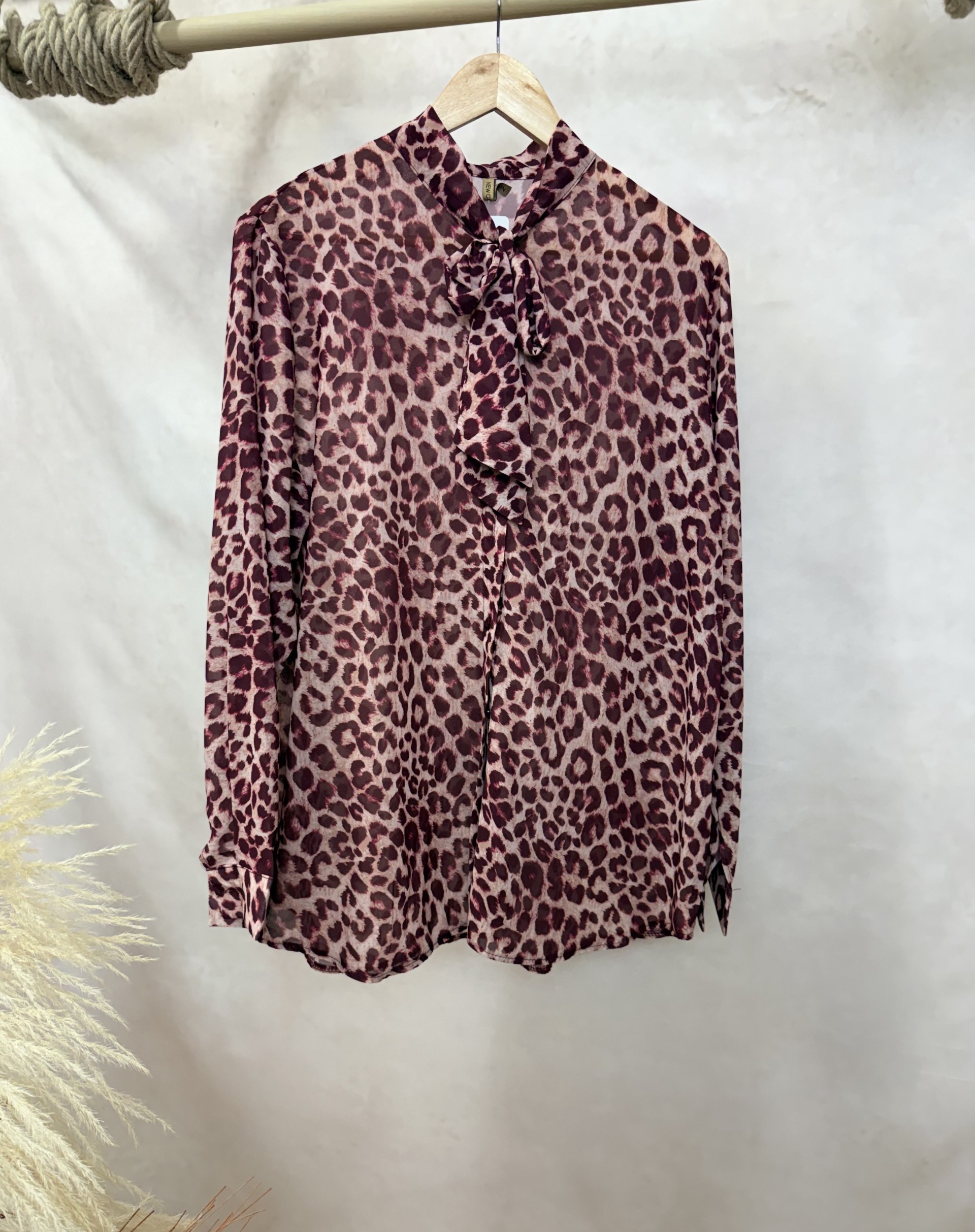 ΠΟΥΚΑΜΙΣΟ ΛΕΟΠΑΡ ΜΕ ΦΙΟΓΚΟ