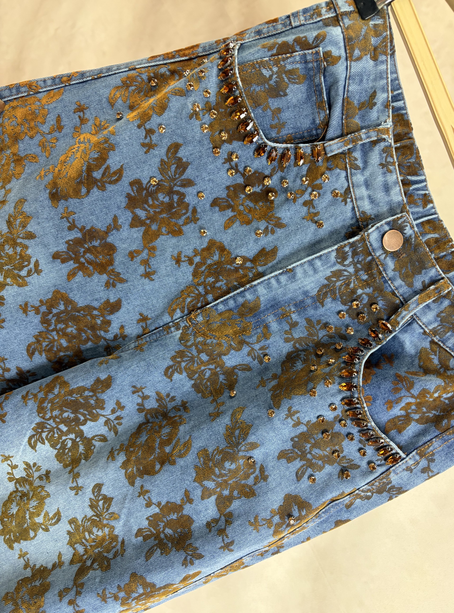 BROCADE PRINT DENIM PANTS 