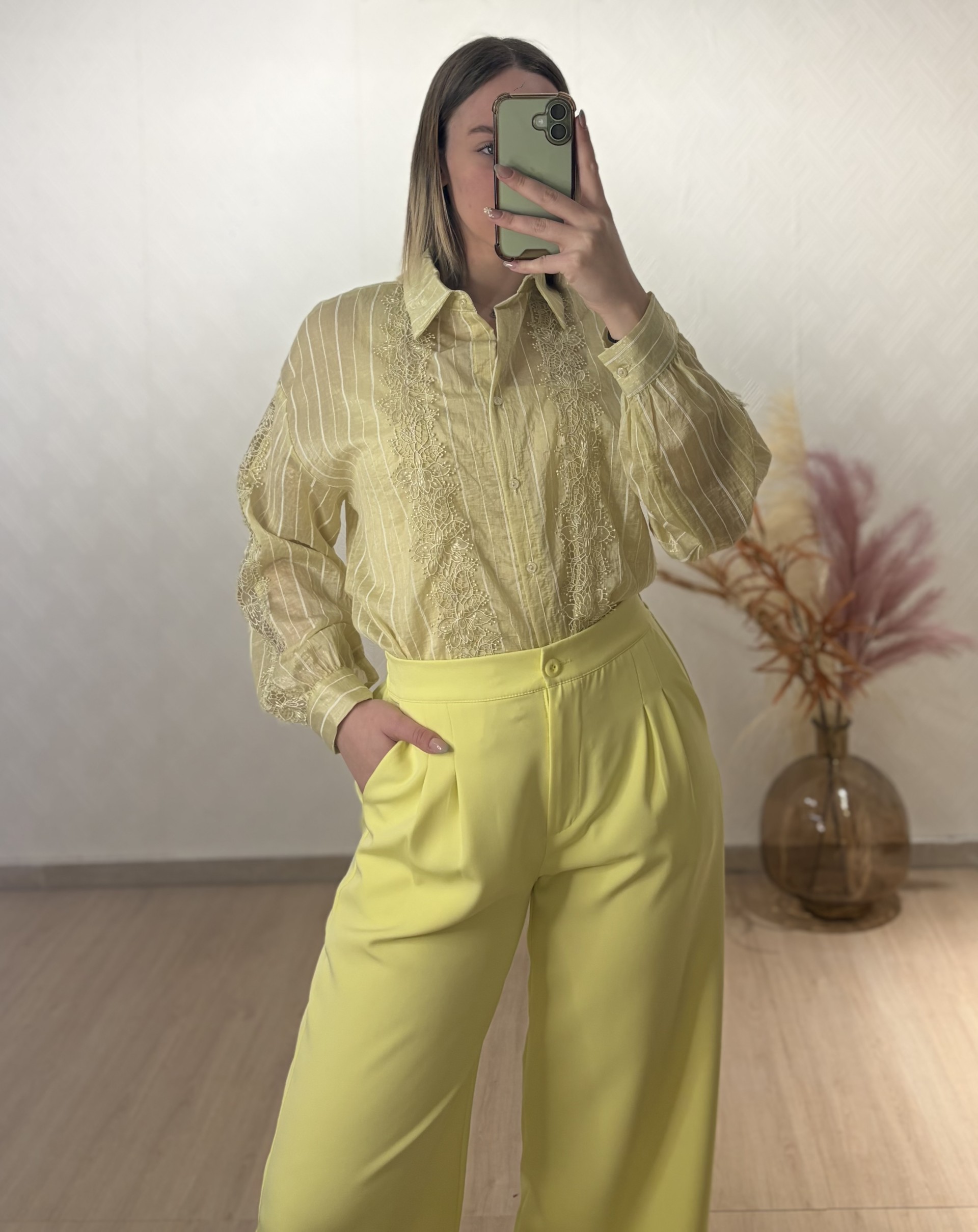 ΠΟΥΚΑΜΙΣΟ ΡΙΓΕ ΜΕ ΔΑΝΤΕΛΑ