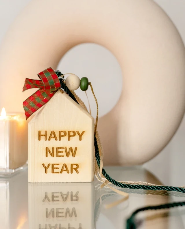 Ξύλινο σπιτάκι κρεμαστό Happy New Year