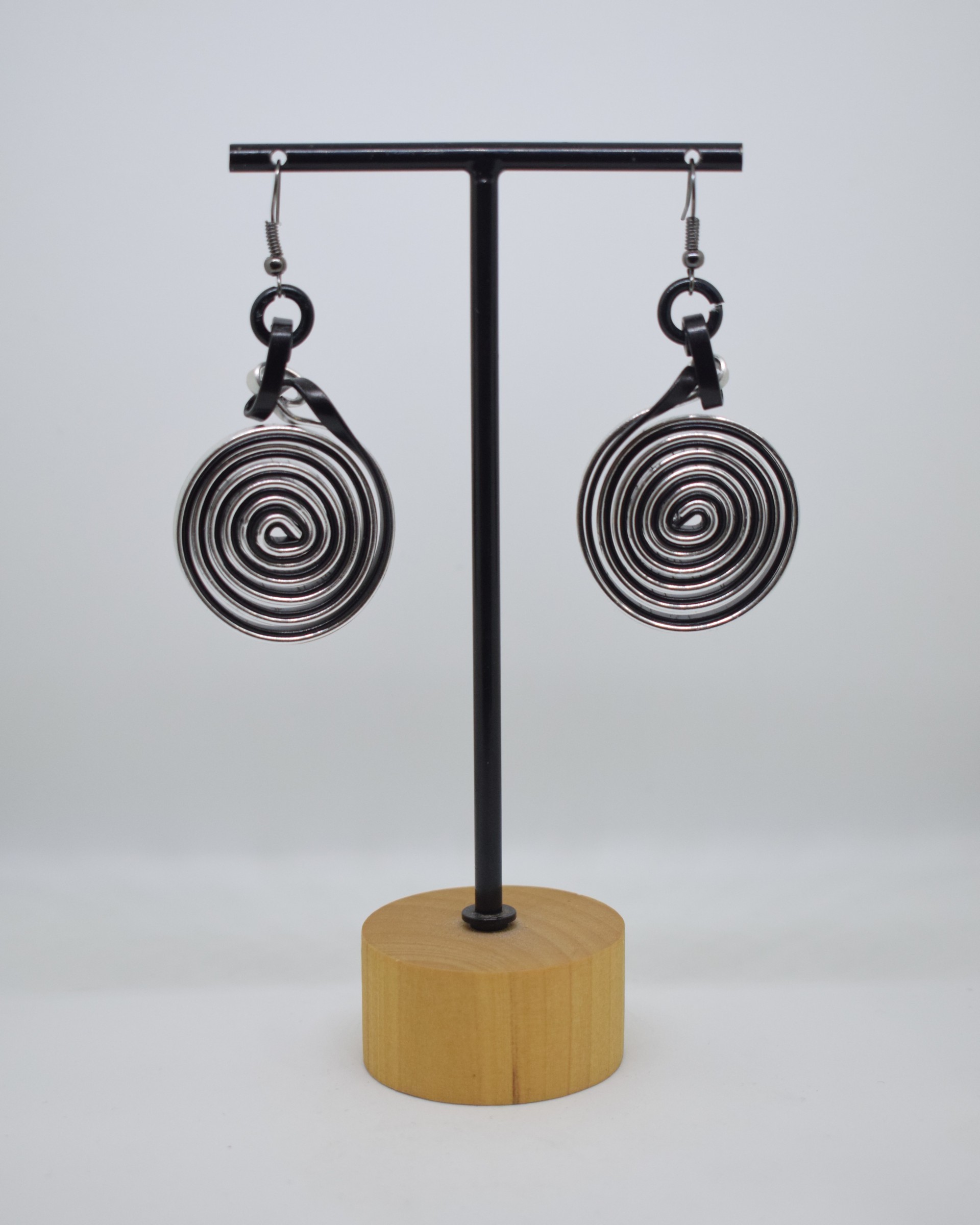 Σκουλαρίκια σπείρες ασημί - μαύρες