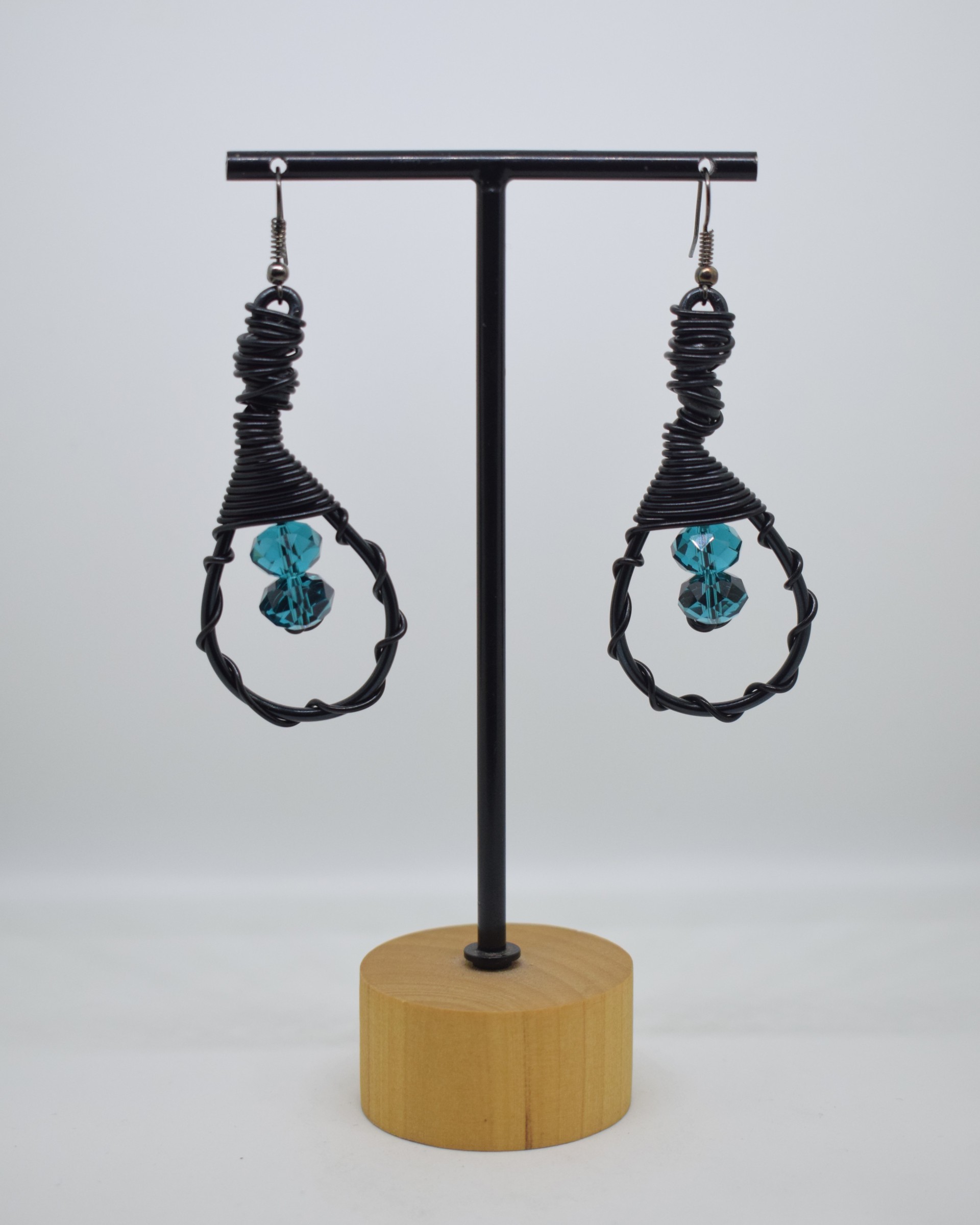 Σκουλαρίκια μαύρα με οινοπνευματί κρυσταλλάκια