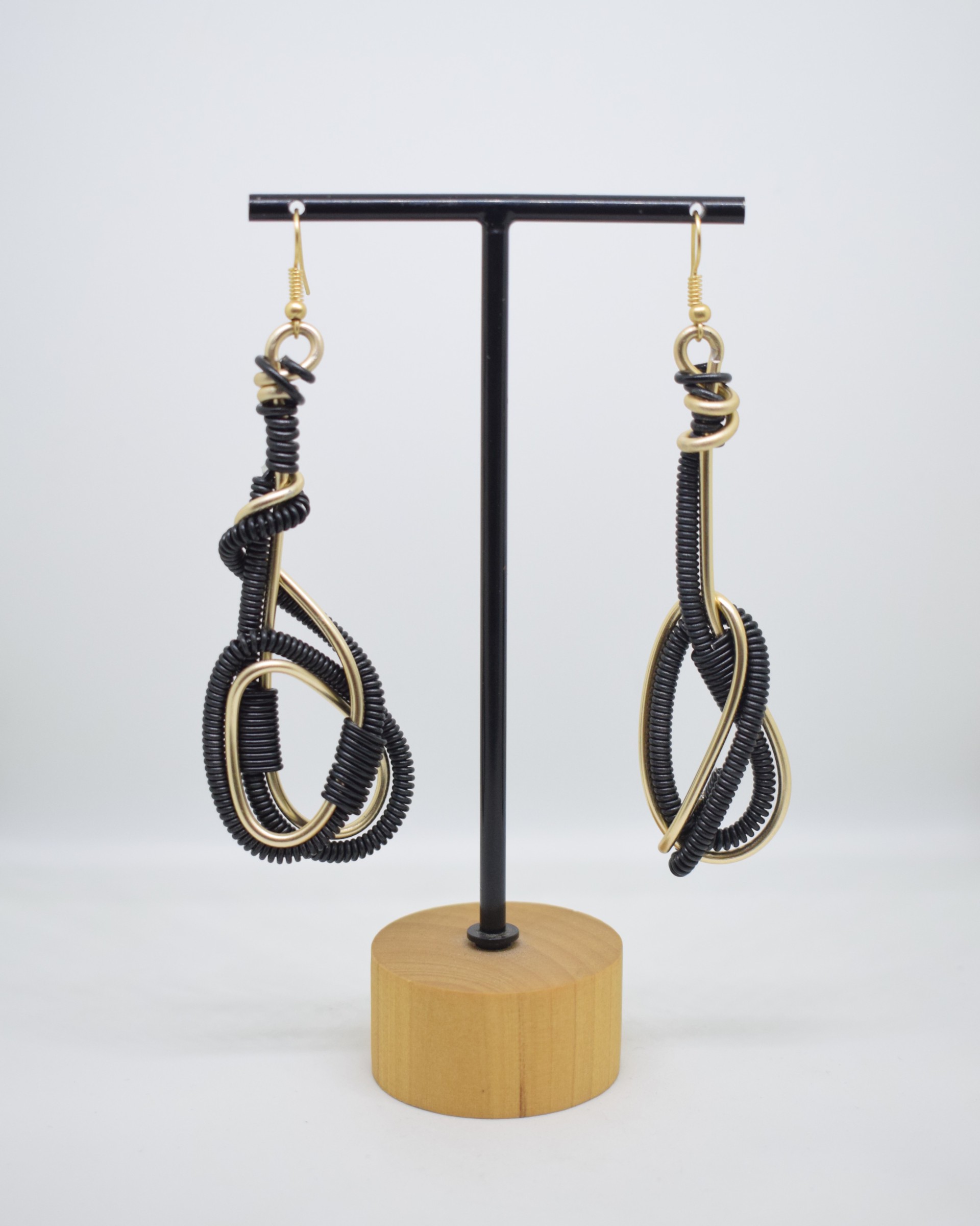 Σκουλαρίκια light - gold με μαύρο σπιράλ