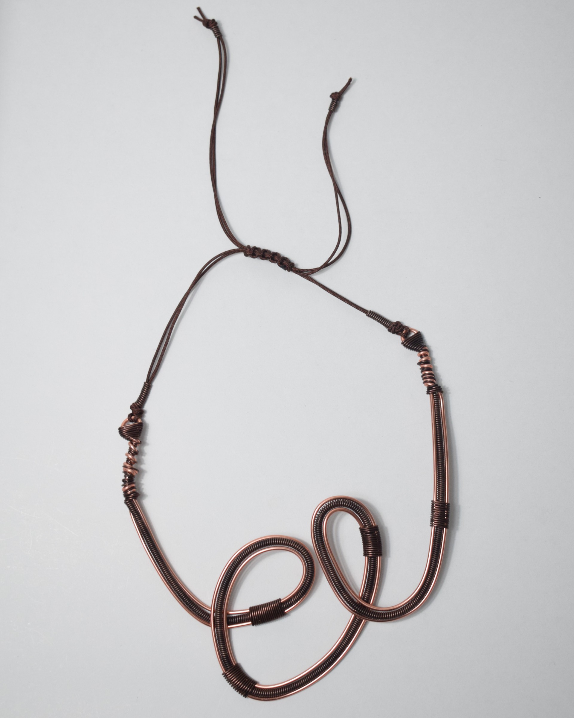 Κολιέ rose gold με καφέ σπιράλ