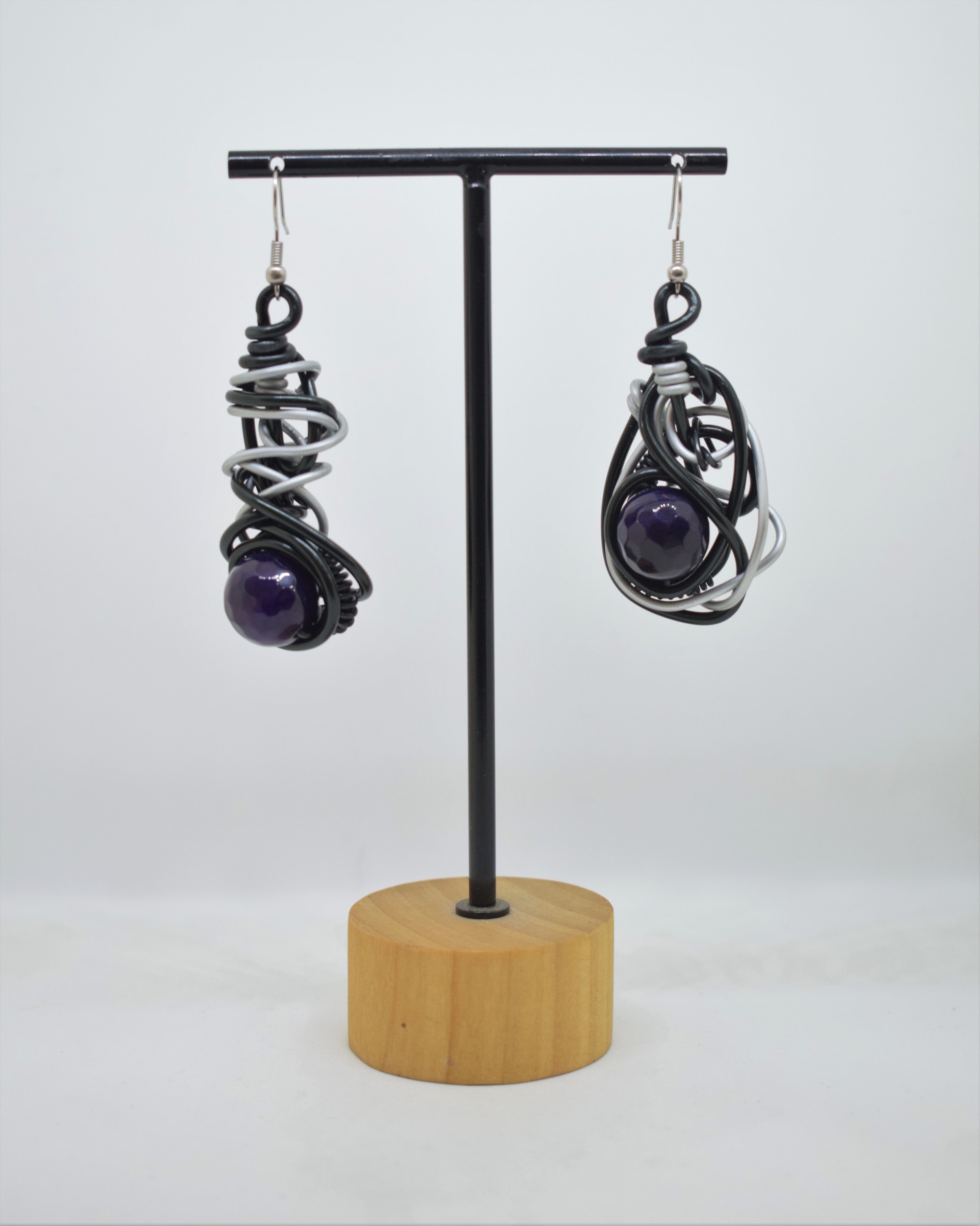 Σκουλαρίκια ασημί ματ - μαύρα με στρογγυλούς μωβ αχάτες