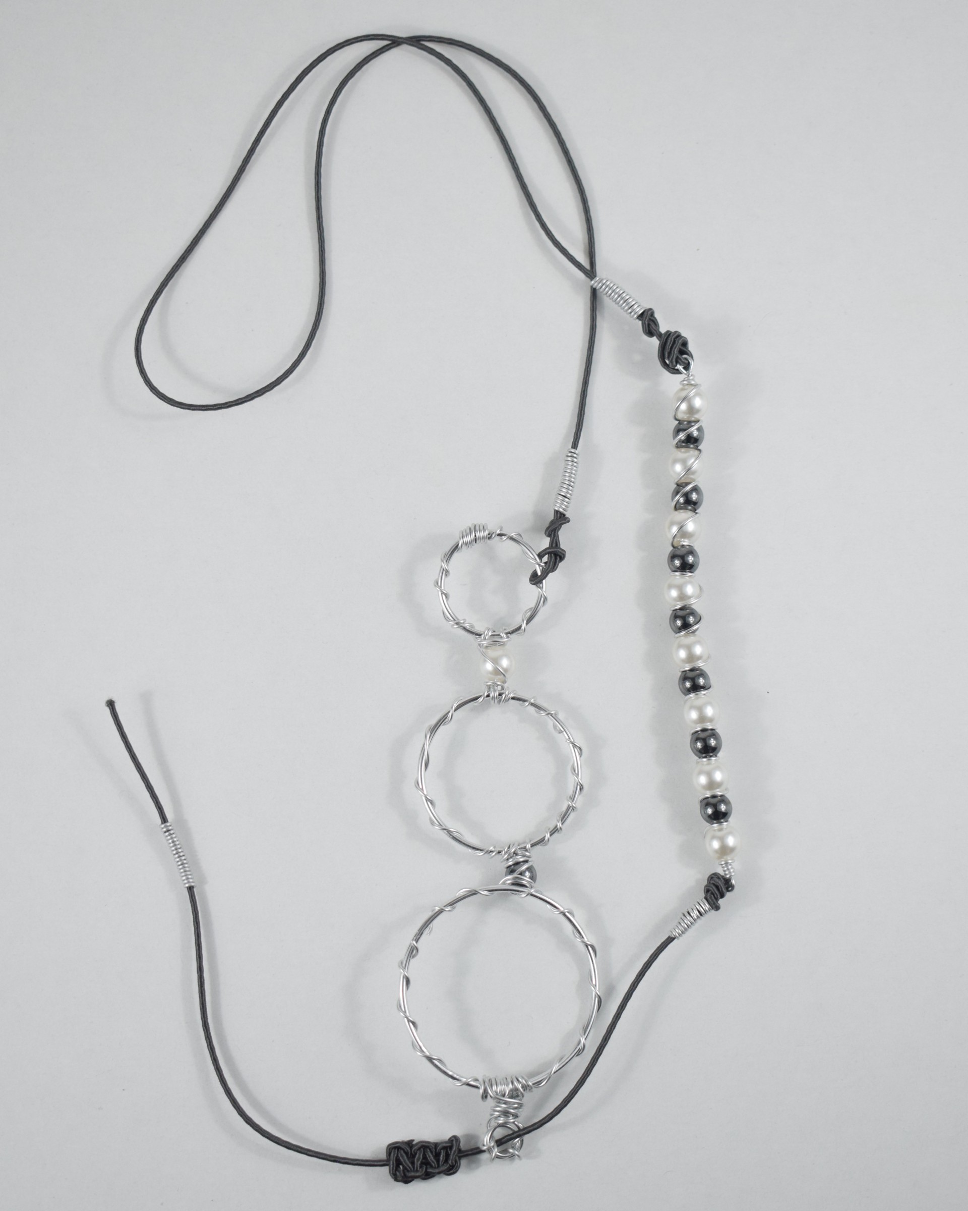 Κολιέ ασημί με πέρλες & αιματίτες