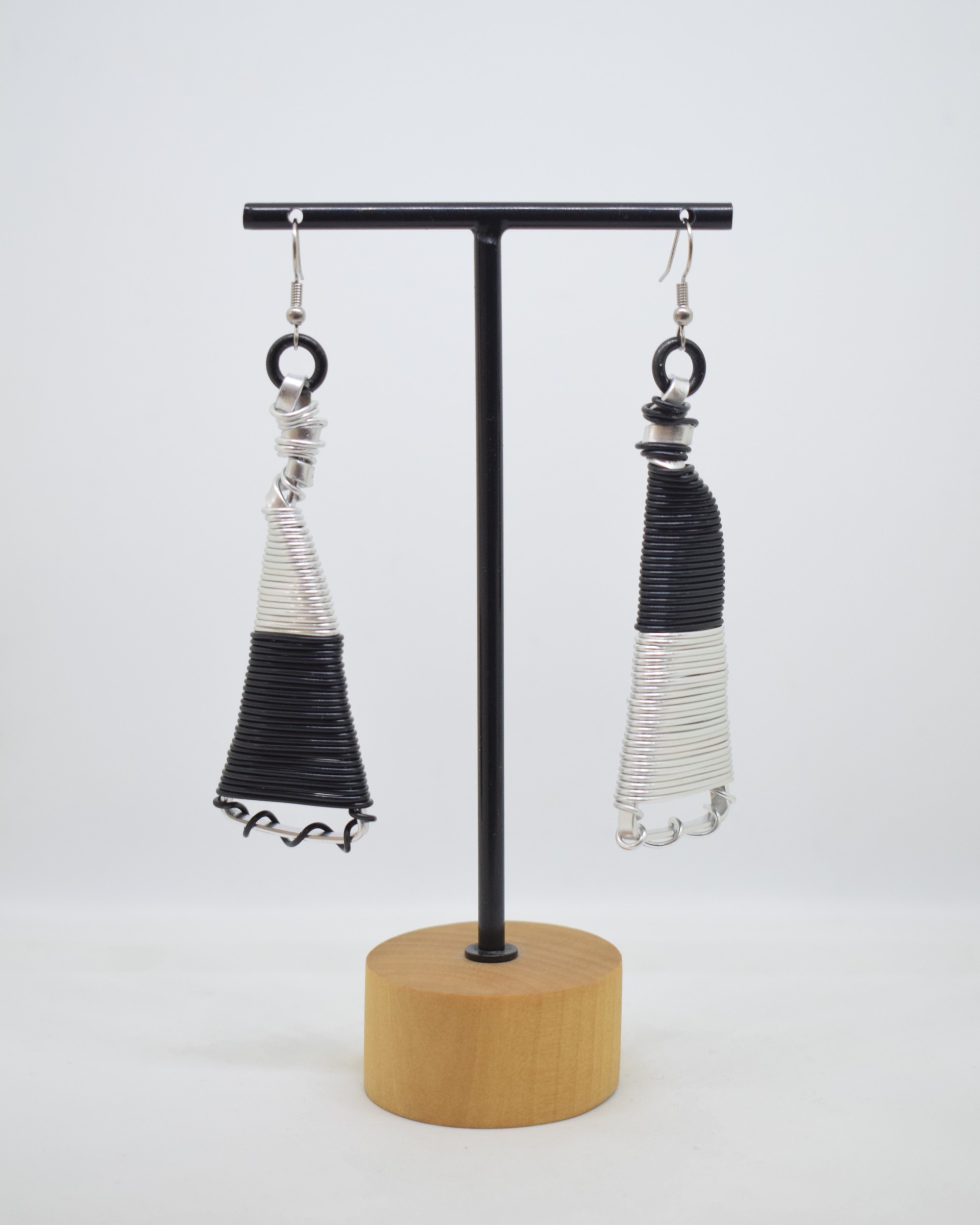 Σκουλαρίκια σπιράλ τρίγωνα ασημί - μαύρα