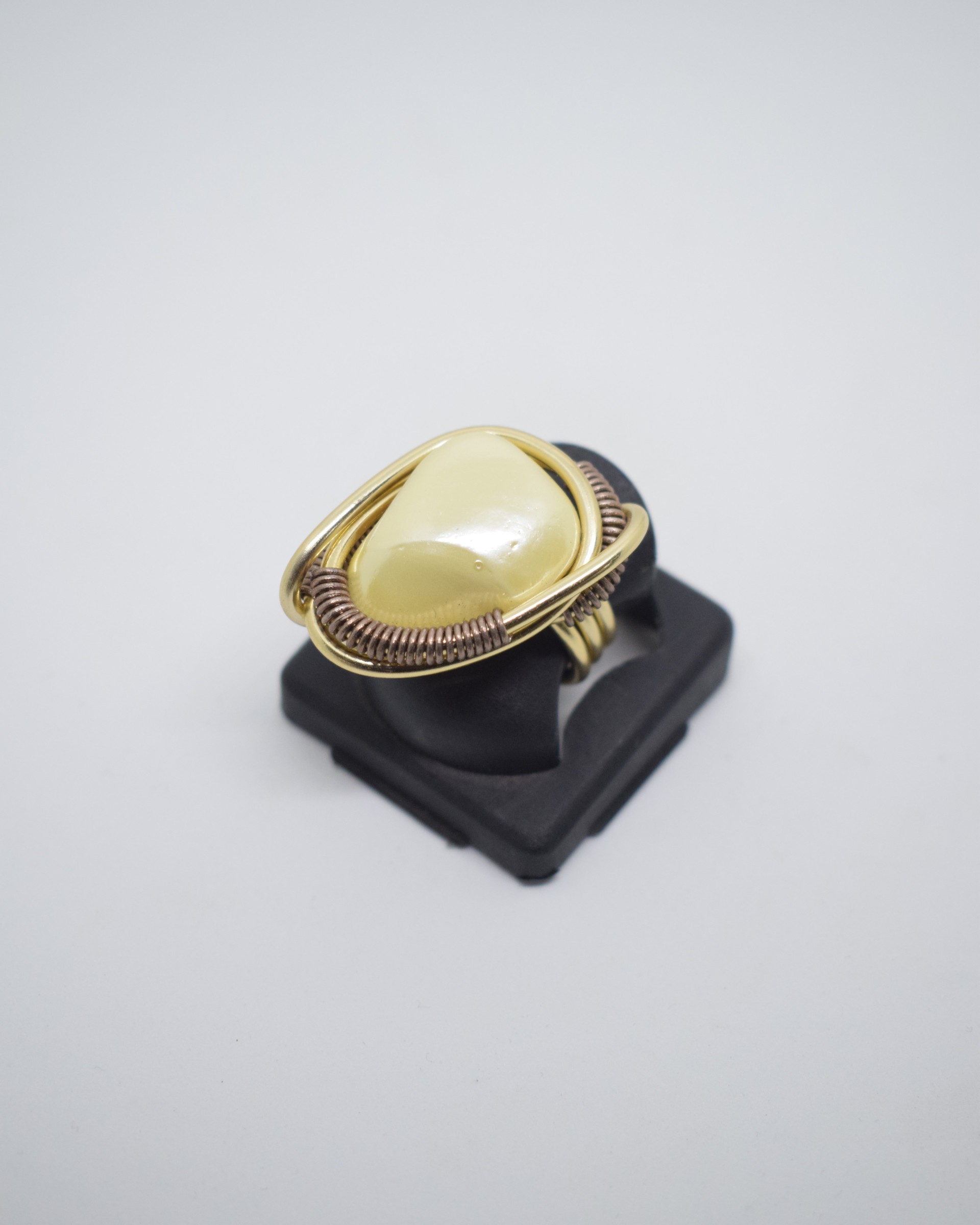Δαχτυλίδι light gold με καφέ σπιράλ & κίτρινο φίλντισι