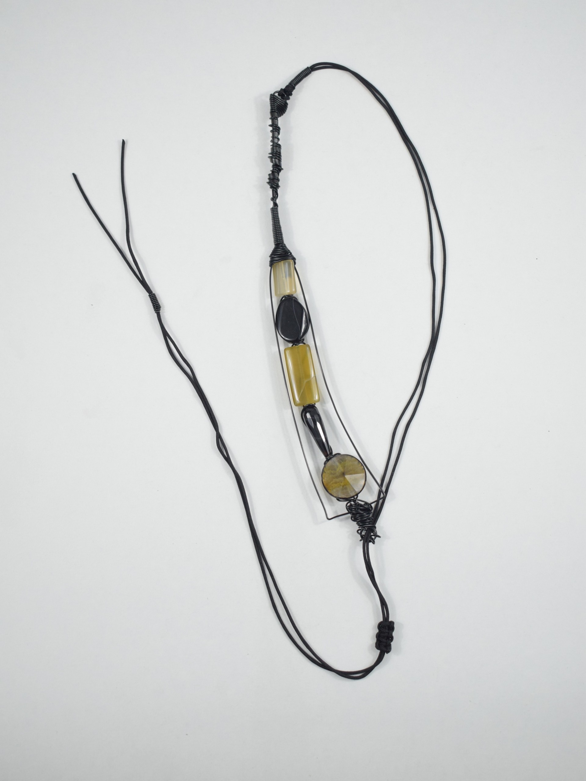 Κολιέ μαύρο με αχάτες