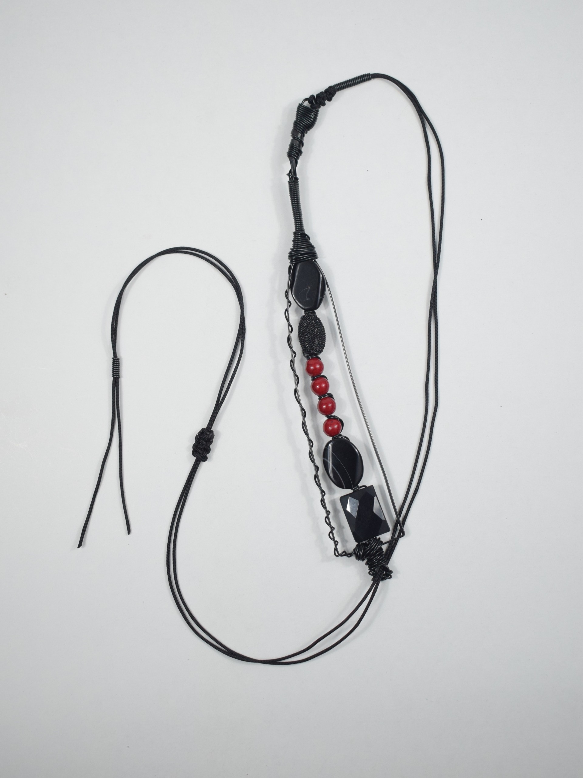 Κολιέ μαύρο με αχάτες &χαολίτες