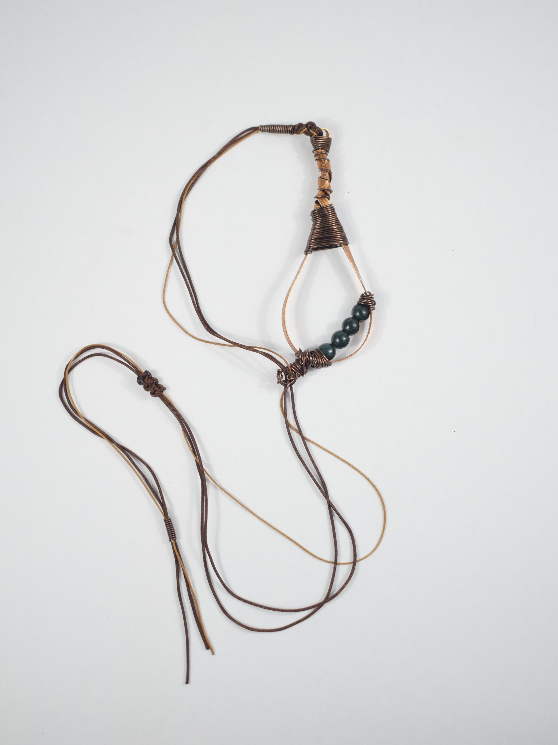 Κολιέ bronze με πράσινους χαολίτες