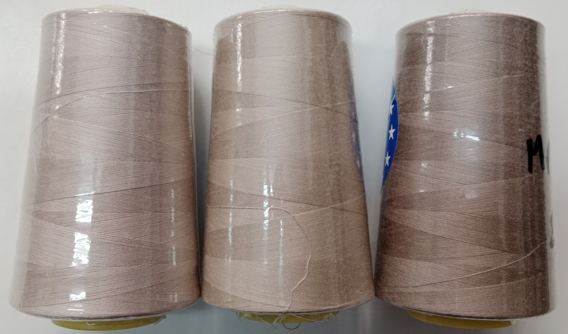 ΚΛΩΣΤΗ ΚΩΝΟΣ POLYESTER 5000 YDS ΣΕ ΑΠΟΧΡΩΣΕΙΣ ΤΟΥ ΜΠΕΖ