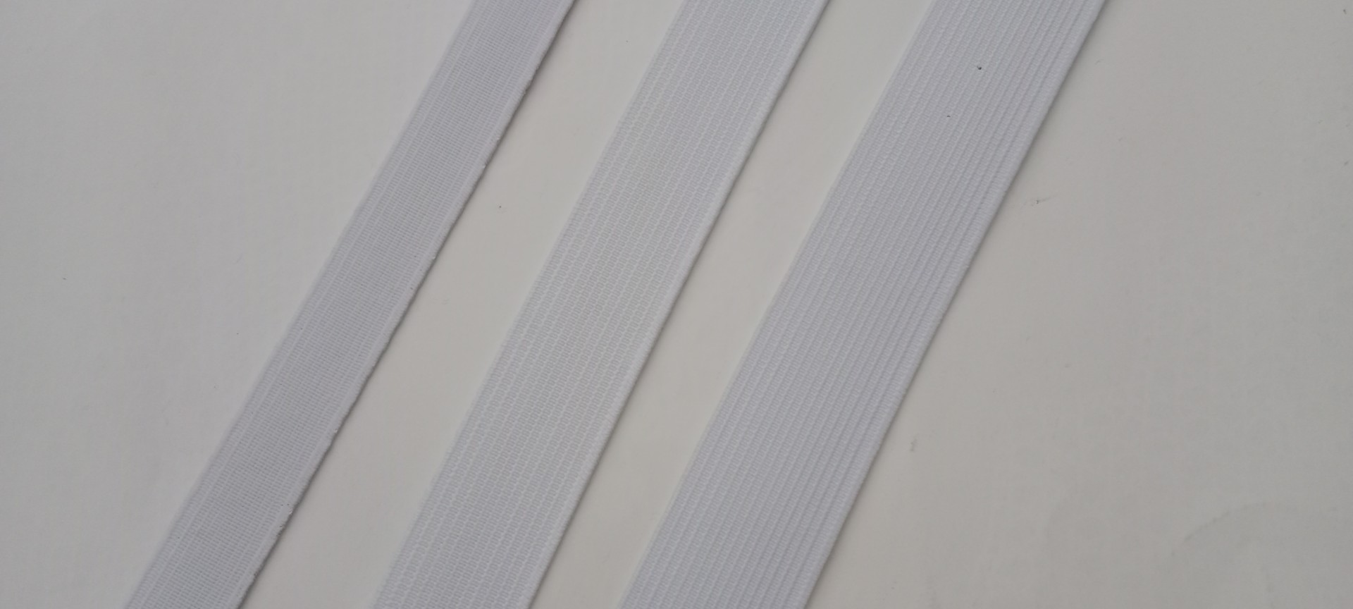 ΛΑΣΤΙΧΟ ΠΛΑΚΕ ΣΚΛΗΡΟ ΑΠΟ 1,5 ΕΚ-2,5ΕΚ ΛΕΥΚΟ