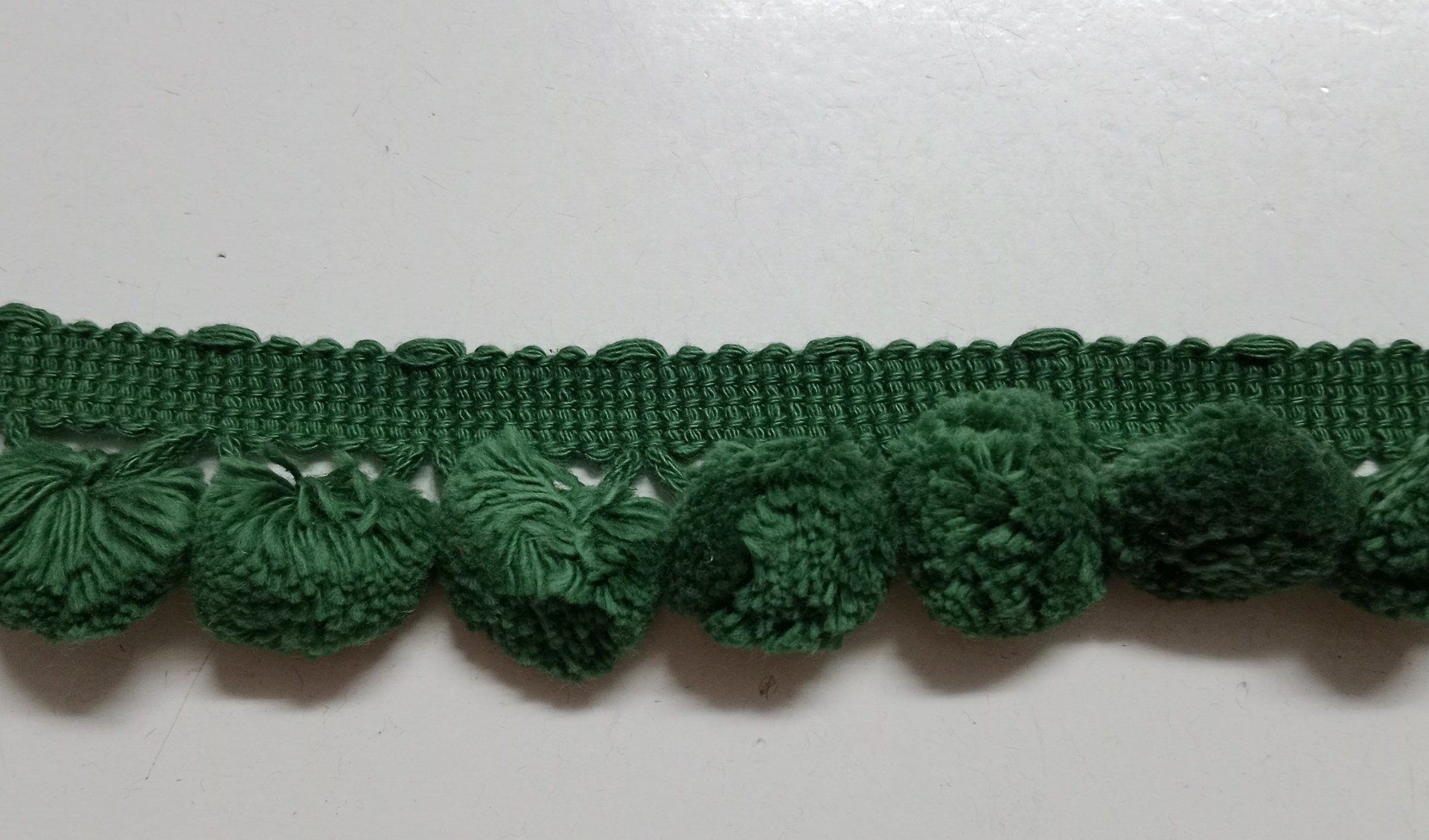 ΤΡΕΣΑ ΜΕ ΠΟΜ-ΠΟΜ ΣΕ ΚΥΠΑΡΙΣΣΙ ΧΡΩΜΑ 