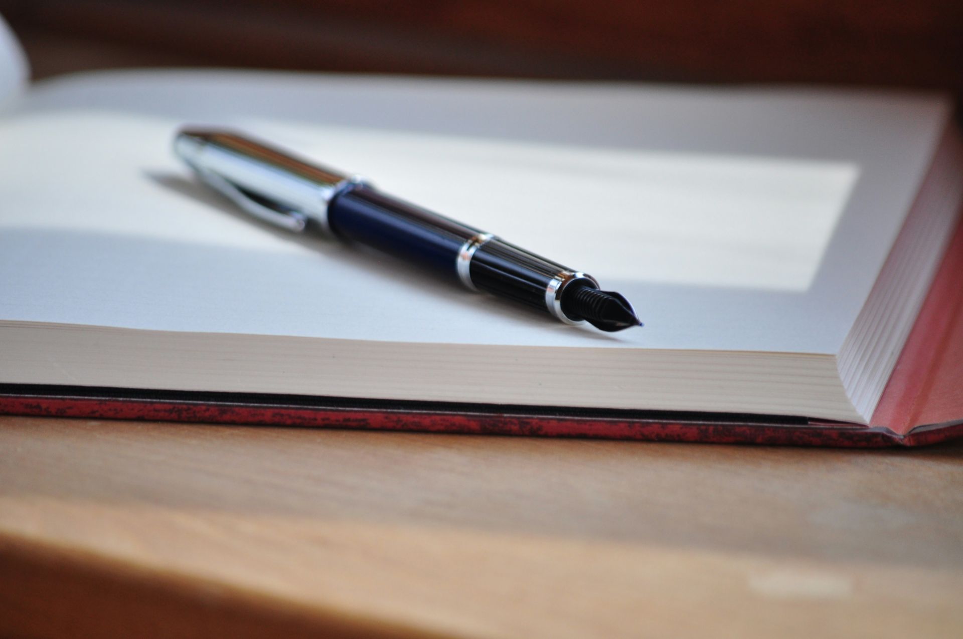 Background-Psychologist-Pen