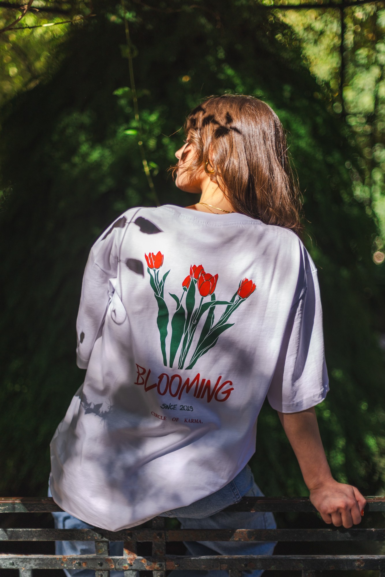 Blooming t-shirt red tulips