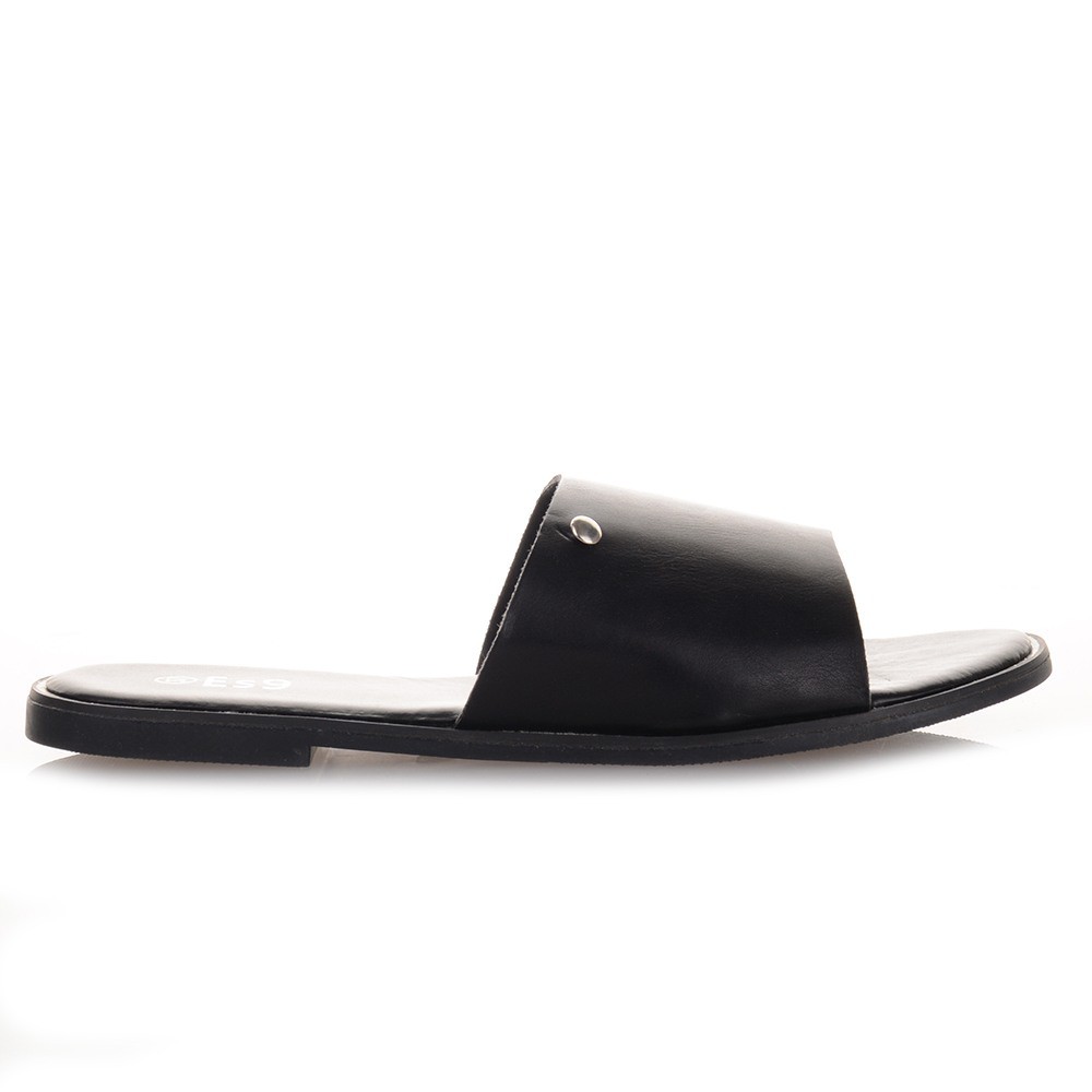Σανδάλια Flat σε μαύρο χρώμα Famous