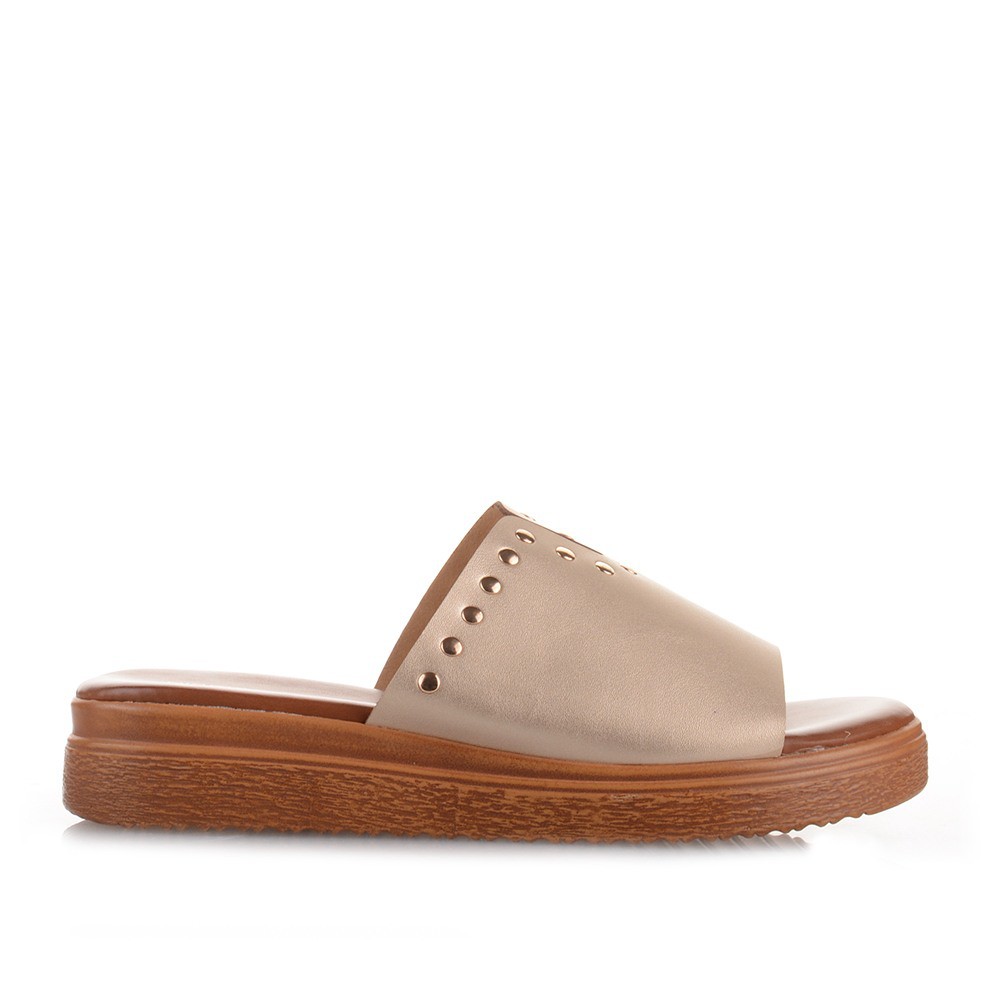 Χρυσά flatforms με τρουκς Famous