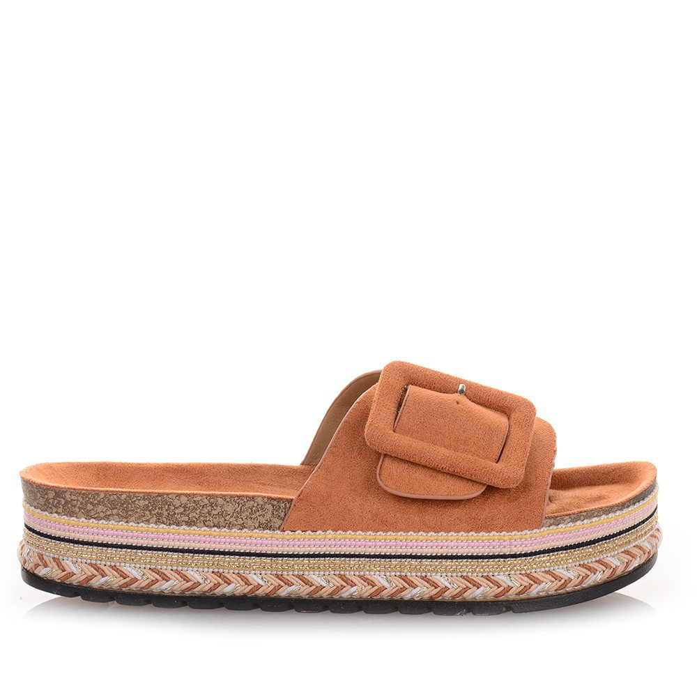 Flatforms σουέντ σε ανοιχτό καμηλό χρώμα Famous