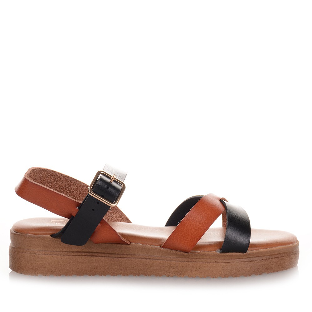 Μαύρα Flatforms με καφέ σόλα Famous