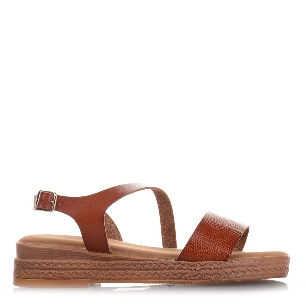 Flatforms σε καφέ χρώμα με φάσα και λουράκι Famous