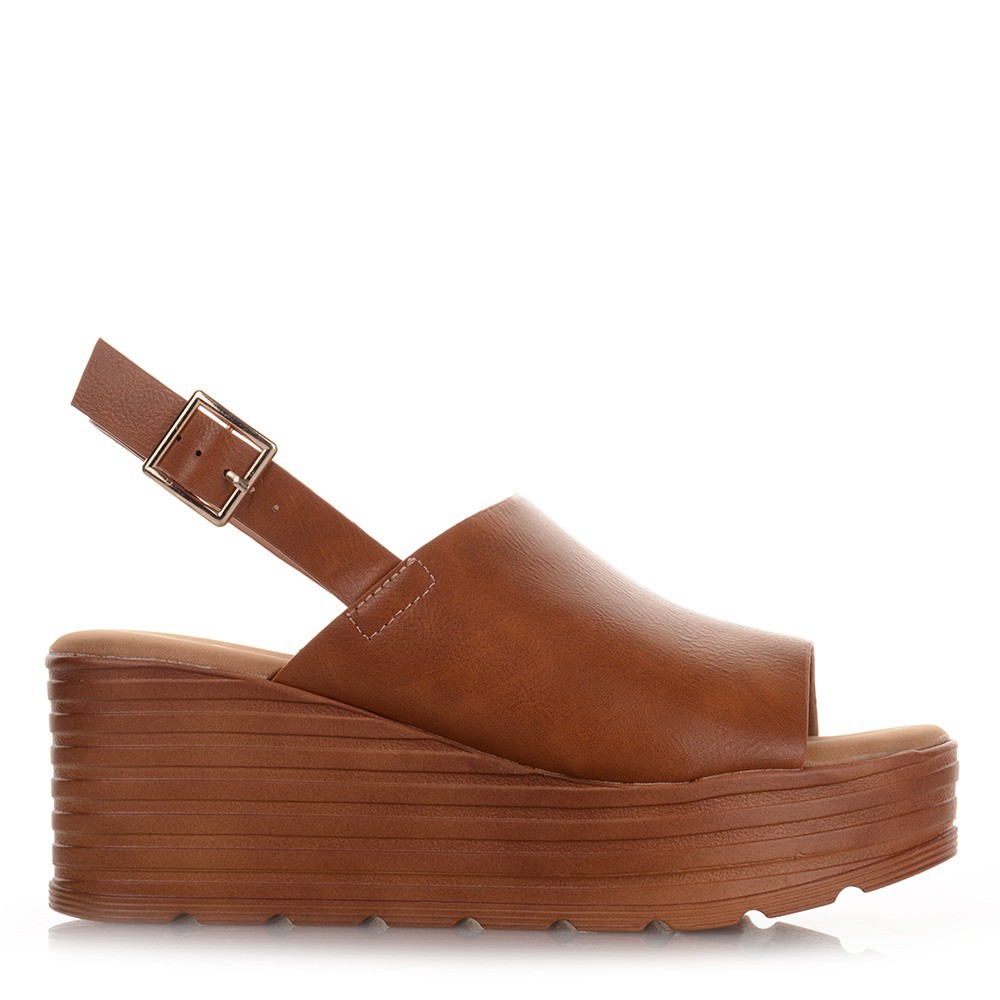 Γυναικείες πλατφόρμες σε camel χρώμα Famous
