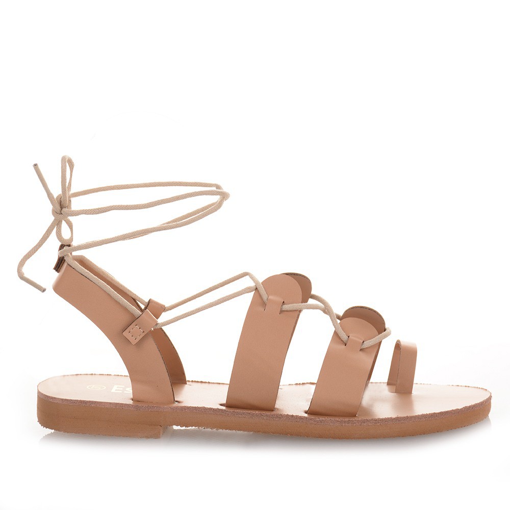 Γυναικεία μπεζ σανδάλια lace up Famous