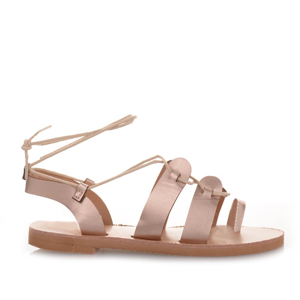 Γυναικεία χρυσά σανδάλια lace up Famous