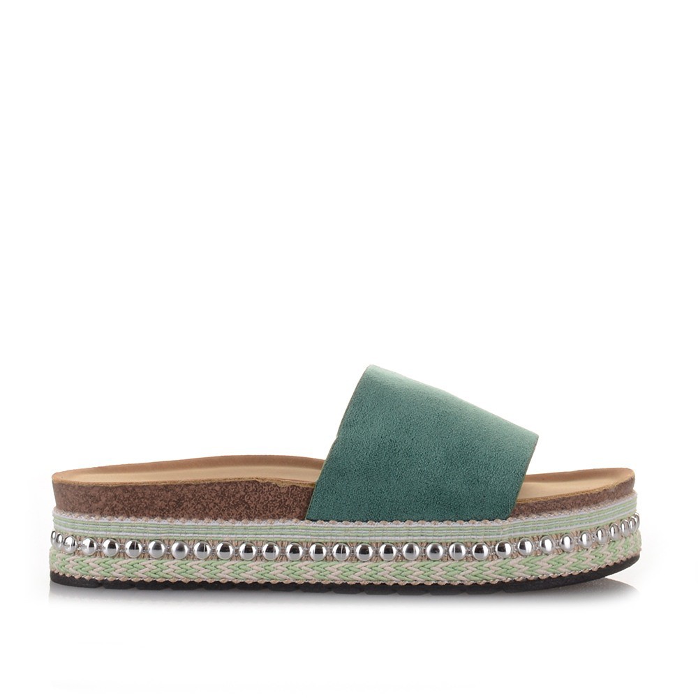 Σουέτ flatforms με ιδιαίτερη σχεδίαση στην σόλα Famous