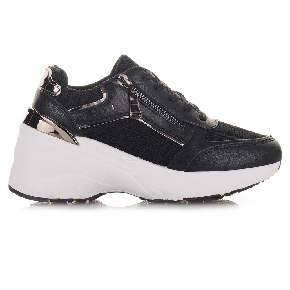 Μαύρα Γυναικεία Sneakers με Άσπρη σόλα Famous