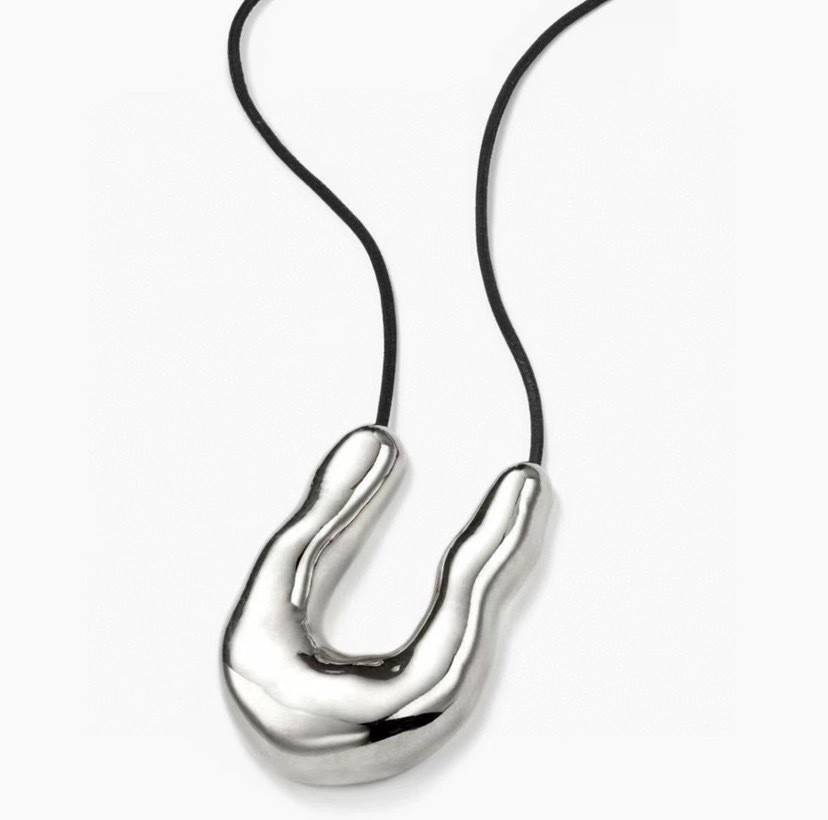 "Fer à Cheval" Silver-plated Organic Leather Fashionista Necklace