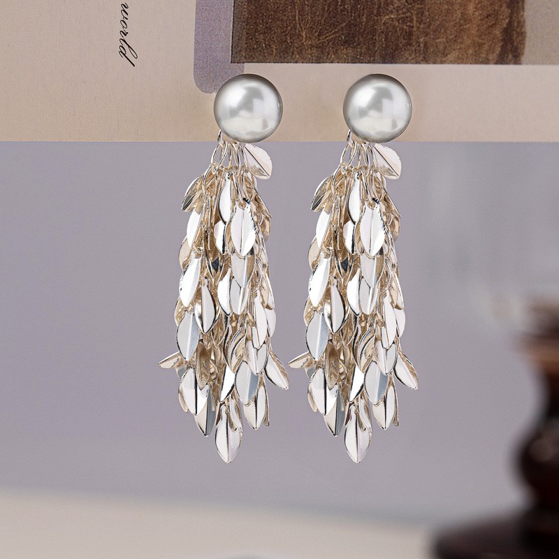 "Flèche" Silver-plated Grey Pearl Statement Earrings