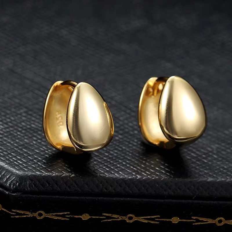 "Phaia" 18K Golden Drop Earrings